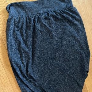 Size 8 stretchy grey Lululemon skirt